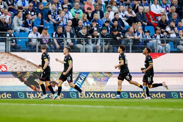 Hamburg, 27 April 2025 Soccer, 2 Bundesliga 2024 25, Hamburger SV Karlsruher SC Dzenis Burnic Karlsruher SC, 7 , Marvin Wanitzek Karlsruher SC, 10 , Bambase Conte Karlsruher SC, 31 and Louey Ben Farhat Karlsruher SC, 19 celebrate goals for 1 2 after VAR review DFL REGULATIONS PROHIBIT ANY USE OF PHOTOGRAPHS AS IMAGE SEQUENCES AND OR QUASI VIDEO