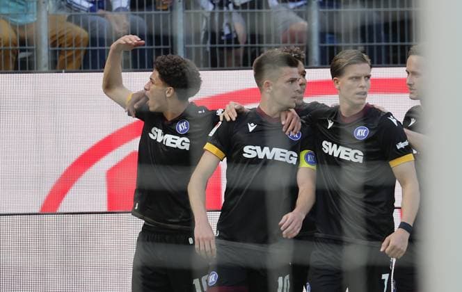 Cheer 1 2 by Marvin Wanitzek Karlsruher SC Football, Men, Season 2024 2025, 2 BL, Volksparkstadion, Hamburger SV vs Karlsruher SC DFL REGULATIONS PROHIBIT ANY USE OF PHOTOGRAPHS AS IMAGE SEQUENCES AND OR QUASI VIDEO