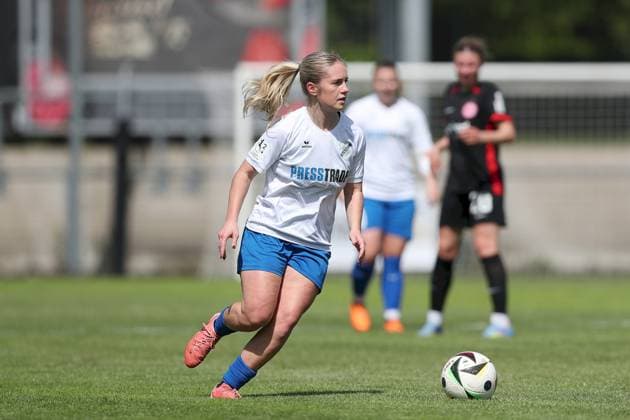 27 04 2025, Women, Soccer, Season 2024 2025, 2 Women Bundesliga, Matchday 23 Eintracht Frankfurt II SC Sand Leni Fischer 11, SC Sand Frankfurt am Main Stadion am Brentanobad Hessen Germany