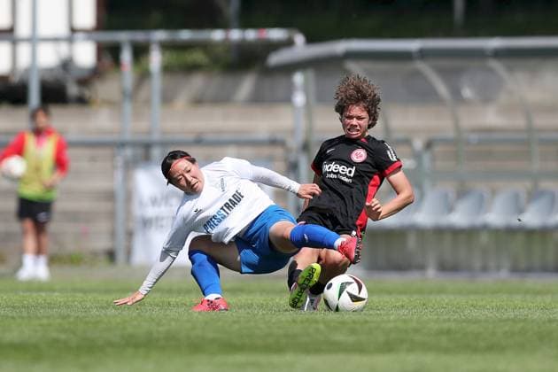 27 04 2025, Women, Soccer, Season 2024 2025, 2 Women Bundesliga, 23 Matchday Eintracht Frankfurt II SC Sand Rio Takizawa 17, SC Sand and Rosa Rueckert 13, Eintracht Frankfurt II Frankfurt am Main Stadion am Brentanobad Hessen Germany