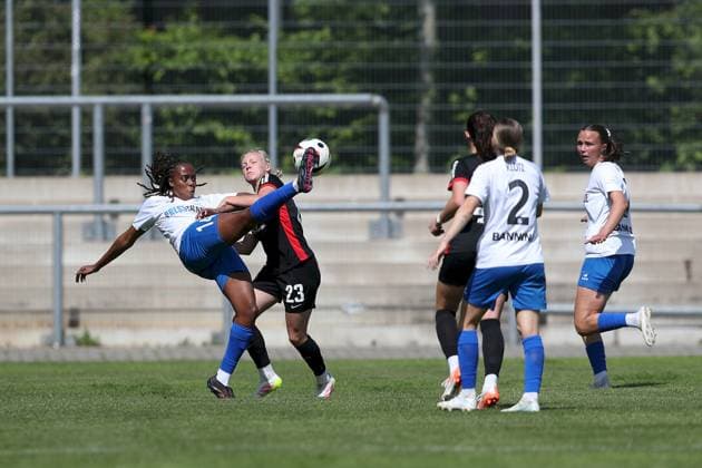 27 04 2025, Women, Soccer, Season 2024 2025, 2 Women Bundesliga, Matchday 23 Eintracht Frankfurt II SC Sand Paige Alicia Bailey Gayle 14, SC Sand and Keira Bednorz 23, Eintracht Frankfurt II Frankfurt am Main Stadion am Brentanobad Hessen Germany