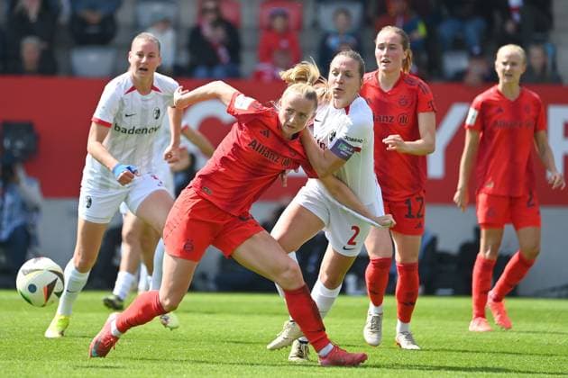 Lea SCHUELLER FCB , Action,duel against Lisa KARL Freiburg Football Google Pixel Womens Bundesliga Season 2024 2025, 20 Matchday, Matchday20 FC Bayern Muenchen SC Freiburg on 27 04 2025, FC Bayern Campus