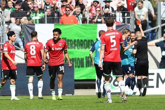 Referee Timo Gansloweit shows the yellow red card to Leart Paqarada Pacarada 1 FC Koeln during the 2 Bundesliga match between Hannover 96 and 1 FC Köln at Heinz von Heiden Arena on April 27, 2025 in Hannover, Germany, Germany Photo by Ralf Treese DeFodi Images Referee Timo Gansloweit shows the yellow red card to Leart Paqarada Pacarada 1 FC Koeln during the 2 Bundesliga match between Hannover 96 and 1 FC Köln at Heinz von Heiden Arena on April 27, 2025 in Hanover, Germany Photo by Ralf Treese DeFodi Images DFB DFL REGULATIONS PROHIBIT ANY USE OF PHOTOGRAPHS AS IMAGE SEQUENCES AND OR QUASI VIDEO Photo by Ralf Treese DeFodi Images