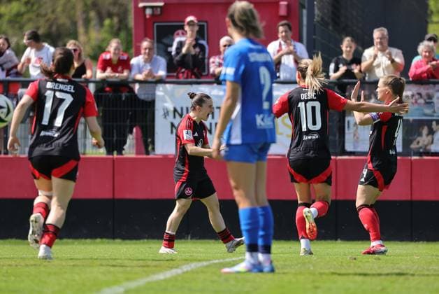 27 04 2025 Soccer Season 2024 2025 2 Women Soccer Bundesliga 23 Matchday 1 FC Nürnberg FCN Club Clubfrauen SV Meppen Sportfoto Zink DaMa xdaxmax Jubel Freude Torjubel nach Tor zum 1 0 Marina Scholz 7, 1 FC Nürnberg FCN und Mannschaft Team jubelt freue sich Torschütze Marina Scholz 7, 1 FC Nürnberg FCN