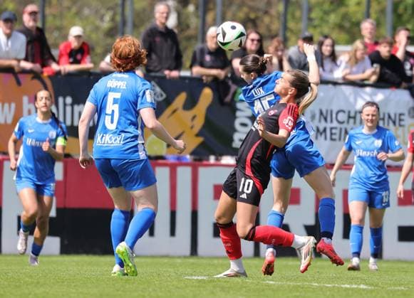27 04 2025 Soccer Season 2024 2025 2 Women Soccer Bundesliga 23 Matchday 1 FC Nürnberg FCN Club Clubfrauen SV Meppen Sportfoto Zink DaMa xdaxmax Lena Maria Göppel Goeppel 5, SV Meppen Medina Desic 10, 1 FC Nürnberg FCN Sonja Lux 15, SV Meppen