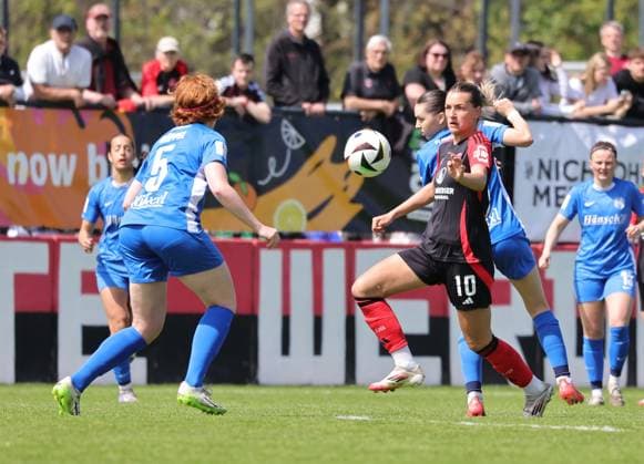 27 04 2025 Soccer Season 2024 2025 2 Women Soccer Bundesliga 23 Matchday 1 FC Nürnberg FCN Club Clubfrauen SV Meppen Sportfoto Zink DaMa xdaxmax Lena Maria Göppel Goeppel 5, SV Meppen Medina Desic 10, 1 FC Nürnberg FCN Sonja Lux 15, SV Meppen