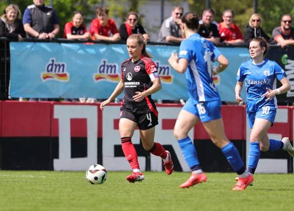 27 04 2025 Soccer Season 2024 2025 2 Women Soccer Bundesliga 23 Matchday 1 FC Nürnberg FCN Club Clubfrauen SV Meppen Sportfoto Zink DaMa xdaxmax Luisa Guttenberger 4, 1 FC Nürnberg FCN Sonja Lux 15, SV Meppen