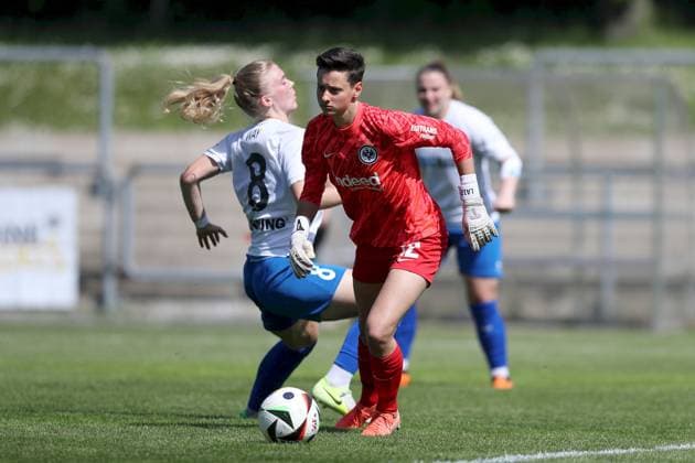 27 04 2025, Women, Soccer, Season 2024 2025, 2 Women Bundesliga, Matchday 23 Eintracht Frankfurt II SC Sand Lina Altenburg 12, Eintracht Frankfurt II and Cecilia Way 8, SC Sand Frankfurt am Main Stadion am Brentanobad Hessen Germany