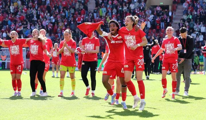 Naika Reissner, Nele Bauereisen, Union womens team promoted to 1 Bundesliga Jubel Emotion Freude Aufsteiger aufgestiegen Sport Fußball Fußball 2 Bundesliga Damen Saison 2024 2025 27 04 2025 1 FC Union Berlin vs Borussia Mönchengladbach BMG DFL regulations prohibit any use of photographs as image sequences and or quasi video