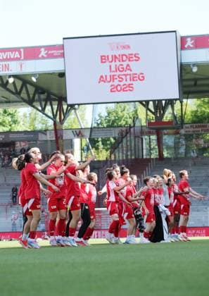 Union womens team promoted to 1 Bundesliga Jubel Emotion Freude Aufsteiger aufgestiegen Sport Fußball Fußball 2 Bundesliga Damen Frauen Saison 2024 2025 27 04 2025 1 FC Union Berlin vs Borussia Mönchengladbach BMG DFL regulations prohibit any use of photographs as image sequences and or quasi video