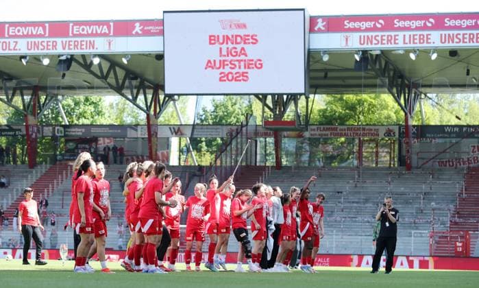 Union womens team promoted to 1 Bundesliga Jubel Emotion Freude Aufsteiger aufgestiegen Sport Fußball Fußball 2 Bundesliga Damen Frauen Saison 2024 2025 27 04 2025 1 FC Union Berlin vs Borussia Mönchengladbach BMG DFL regulations prohibit any use of photographs as image sequences and or quasi video