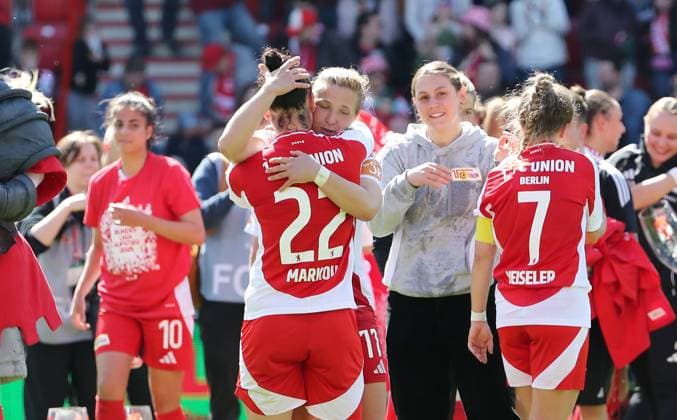 Union womens team promoted to 1 Bundesliga Jubel Emotion Freude Aufsteiger aufgestiegen Sport Fußball Fußball 2 Bundesliga Damen Frauen Saison 2024 2025 27 04 2025 1 FC Union Berlin vs Borussia Mönchengladbach BMG DFL regulations prohibit any use of photographs as image sequences and or quasi video