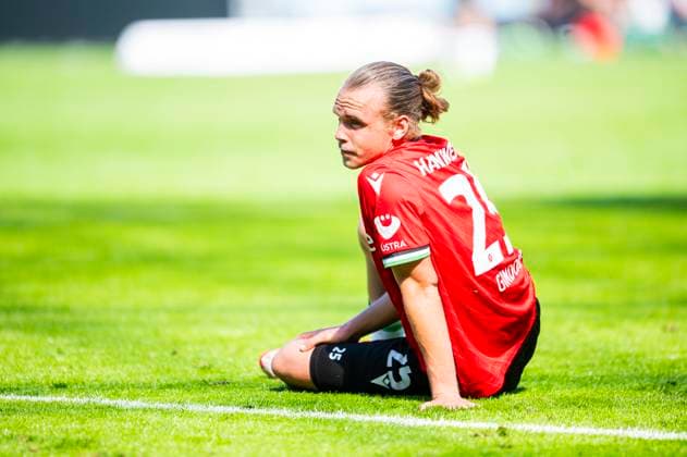 27 04 2025 Soccer, 2024 2025, 2 Bundesliga, Matchday 31, Hannover 96 1 FC Köln Lars Gindorf Hannover injured, injury, on the ground DFL REGULATIONS PROHIBIT ANY USE OF PHOTOGRAPHS AS IMAGE SEQUENCES AND OR QUASI VIDEO Hannover Lower Saxony Germany Heinz von Heiden Arena