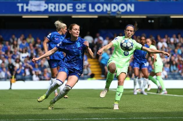 27th April 2025; Stamford Bridge, London, England: UEFA Womens Champions League Football, Semi Final, Second Leg, Chelsea versus Barcelona; Aitana Bonmati of Barcelona flicking the ball over her own head to turn Sjoeke Nusken of Chelsea  ActionPlus12779678 KatiexChan