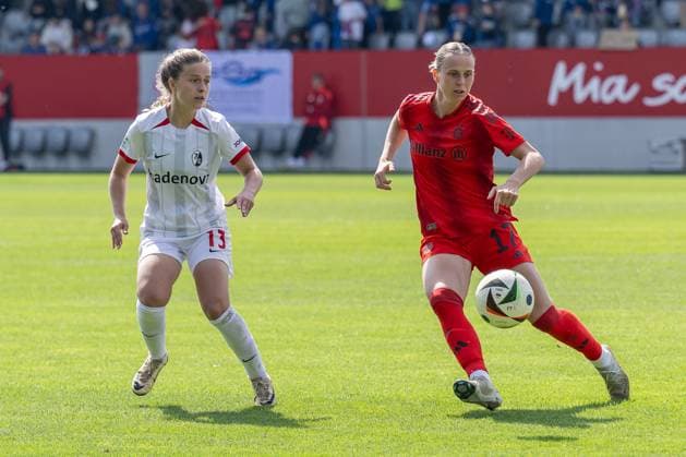 Fight for the ball duel between Nia Szenk SC Freiburg Women, 13 and Klara Buehl FC Bayern Muenchen Women, 17 FC Bayern Muenchen Women vs SC Freiburg, Football, Google Pixel Women Bundesliga, Matchday 20, Season 2024 2025, 27 04 2025 DFL DFB REGULATIONS PROHIBIT ANY USE OF PHOTOGRAPHS as IMAGE SEQUENCES and or QUASI VIDEO FC Bayern Muenchen Frauen vs SC Freiburg, Football, Google Pixel Frauen Bundesliga, 20 Matchday, Season 2024 2025, 27 04 2025 Muenchen Copyright: xEibner-Pressefoto HeikexFeinerx EP_HFR