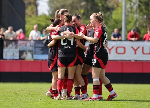 27 04 2025 Soccer Season 2024 2025 2 Women Soccer Bundesliga 23 Matchday 1 FC Nürnberg FCN Club Clubfrauen SV Meppen Sportfoto Zink DaMa xdaxmax Jubel Freude Torjubel nach Tor zum 2 0 Nastassja Lein 24, 1 FC Nürnberg FCN und Mannschaft Team jubelt freue sich Torschütze Nastassja Lein 24, 1 FC Nürnberg FCN
