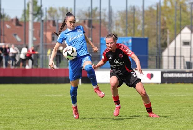27 04 2025 Soccer Season 2024 2025 2 Women Soccer Bundesliga 23 Matchday 1 FC Nürnberg FCN Club Clubfrauen SV Meppen Sportfoto Zink DaMa xdaxmax Virag Nagy 22, SV Meppen Julia Pollak 22, 1 FC Nürnberg FCN