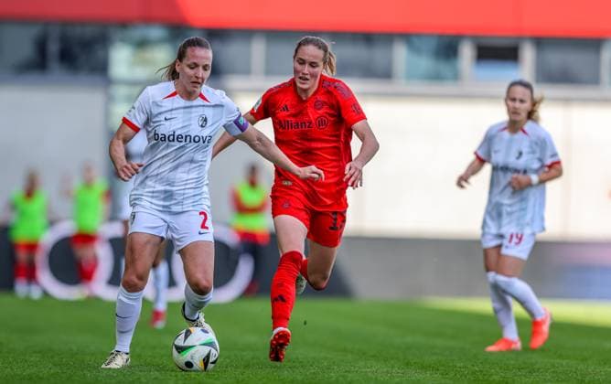 GER, Munich, FC Bayern München vs SC Freiburg, Google Pixel Frauen Bundesliga, Football, DFB, Spielzeit 2024 2025, FC Bayern Campus, 20 Spieltag, im Bild v l Lisa Karl SC Freiburg 2 , Sydney Lohmann FC Bayern München Frauen 12 im Zweikampf DFB DFL REGULATIONS PROHIBIT ANY USE OF PHOTOGRAPHS AS IMAGE SEQUENCES AND OR QUASI VIDEO, 27 04 2025, Copyright: HMBxMedia HendrikxHamelau