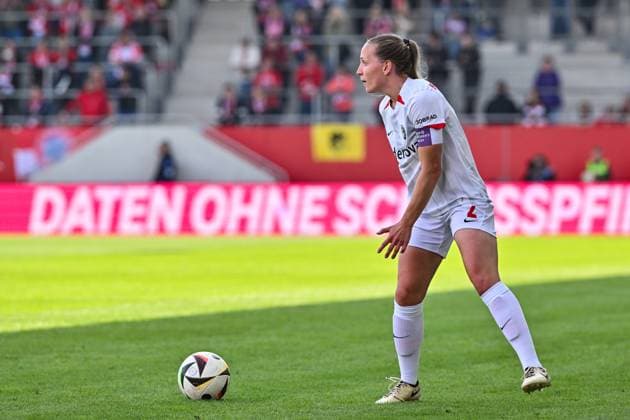 Google Pixel Womens Bundesliga FC Bayern Munich SC Freiburg 27 04 2025 on the ball Lisa KARL SC Freiburg Women 2 single photo clipping Womens Bundesliga FC Bayern Muenchen SC Freiburg, FC Bayern Campus on 27 04 2025 Copyright: xBEAUTIFULxSPORTS Goldbergx