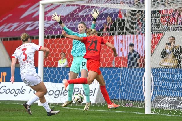 Goal Pernile HARDER FCB to 2 1, Action Football Google Pixel Womens Bundesliga Season 2024 2025, 20 Matchday, Matchday20 FC Bayern Muenchen SC Freiburg on 27 04 2025, FC Bayern Campus