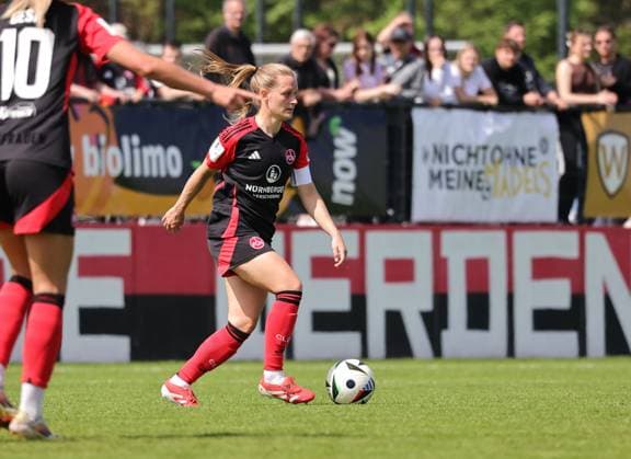 27 04 2025 Soccer Season 2024 2025 2 Women Soccer Bundesliga 23 Matchday 1 FC Nürnberg FCN Club Clubfrauen SV Meppen Sportfoto Zink DaMa xdaxmax Luisa Guttenberger 4, 1 FC Nürnberg FCN