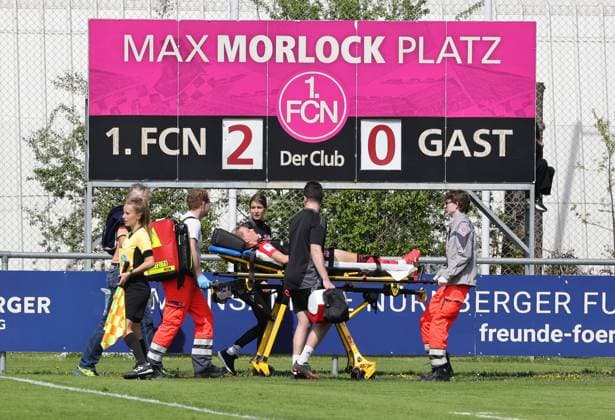 27 04 2025 Soccer Season 2024 2025 2 Women Soccer Bundesliga 23 Matchday 1 FC Nuremberg FCN Club Clubfrauen SV Meppen Sportfoto Zink DaMa xdaxmax Luisa Guttenberger 4, 1 FC Nuremberg FCN is driven off the pitch injured by paramedics with a stretcher due to pain injury