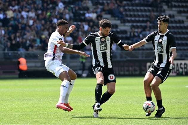 Angers SCO v LOSC Lille - Ligue 1 McDonald s 2024 2025 24 Chuba AKPOM (losc) - 21 Jordan LEFORT (sco) - 12 Zinedine OULD KHALED (sco) during the Ligue 1 McDonald s match between Angers and Lille at Stade Raymond Kopa on April 27, 2025 in Angers, France. Angers France  Copyright: xFEPx 776313174