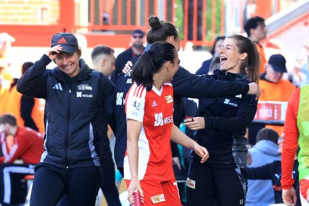 DEU, 2 BL, Frauen, 1 FC Union vs Borussia Moenchengladbach, 27 04 2025, Stadion Alte Foersterei, Berlin, DEU, 2 BL, Frauen, 1 FC Union vs Borussia Moenchengladbach, im Bild Cheftrainerin Ailien Poese 1 FC Union Berlin DFL regulations prohibit any use of Photographs as image sequences and or quasi video nordphotoxGmbHx xEngler nph00076