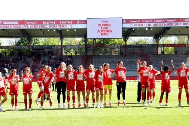 DEU, 2 BL, Frauen, 1 FC Union vs Borussia Moenchengladbach, 27 04 2025, Stadion Alte Foersterei, Berlin, DEU, 2 BL, Frauen, 1 FC Union vs Borussia Moenchengladbach, im Bild Union Spielerinnenkreis DFL regulations prohibit any use of Photographs as image sequences and or quasi video nordphotoxGmbHx xEngler nph00076