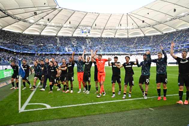 GER 2 FBL,, Hamburger SV vs Karlsruher SC 27 04 2025, Volksparkstadion, Hamburg, GER 2 FBL, Hamburger SV vs Karlsruher SC in the picture the Karlsruher team cheers about the victory nordphotoxGmbH xWitke nph00002