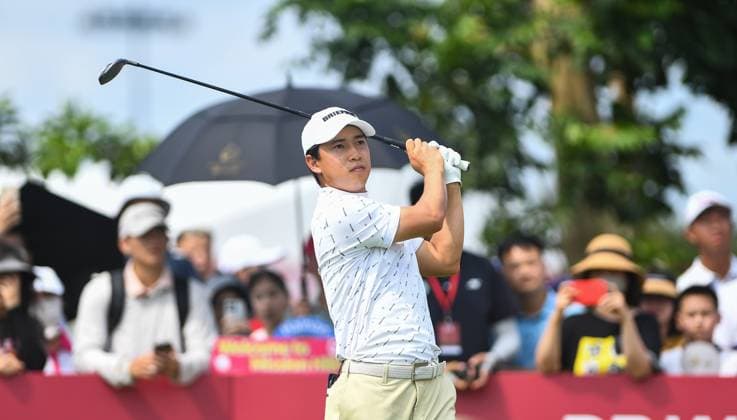 (250427) -- HAIKOU, April 27, 2025 -- Katsuragawa Yuto of Japan competes during the round 4 at the Hainan Classic golf tournament of the DP World Tour in Haikou, south China s Hainan Province, April 27, 2025. ) (SP)CHINA-HAIKOU-GOLF-DP WORLD TOUR-HAINAN CLASSIC-ROUND 4 (CN) YangxGuanyu 
