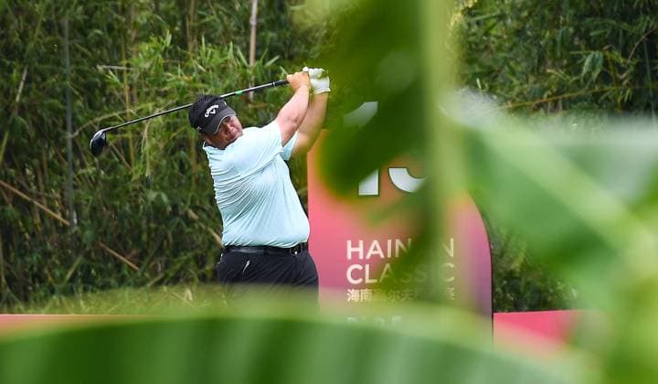 (250427) -- HAIKOU, April 27, 2025 -- Kiradech Aphibarnrat of Thailand competes during the round 4 at the Hainan Classic golf tournament of the DP World Tour in Haikou, south China s Hainan Province, April 27, 2025. ) (SP)CHINA-HAIKOU-GOLF-DP WORLD TOUR-HAINAN CLASSIC-ROUND 4 (CN) YangxGuanyu 