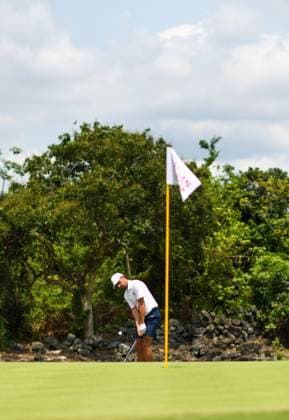 (250427) -- HAIKOU, April 27, 2025 -- Marco Penge of England competes during the round 4 at the Hainan Classic golf tournament of the DP World Tour in Haikou, south China s Hainan Province, April 27, 2025. ) (SP)CHINA-HAIKOU-GOLF-DP WORLD TOUR-HAINAN CLASSIC-ROUND 4 (CN) YangxGuanyu 