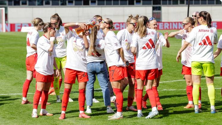 Team FC Bayern Munich celebrates the victory for the German championship at the match FC Bayern Munich v SC Freiburg, Football, Women, Google Pixel Women Bundesliga, 2024 2025, 20 Matchday on 27 04 2025 in Munich, FC Bayern Campus DFL and DFB regulations prohibit any use of photographs as image sequences and or quasi video Bayern Germany