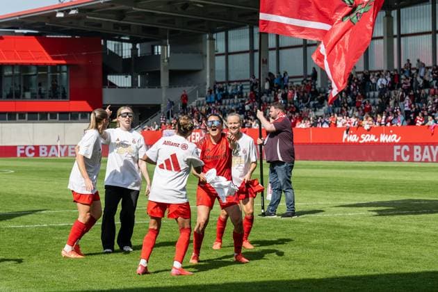 The Munich women celebrate the early win of the German championship of the Google Pixel Womens Bundesliga FC Bayern Muenchen Women vs SC Freiburg, Football, Google Pixel Womens Bundesliga, Matchday 20, Season 2024 2025, 27 04 2025 DFL DFB REGULATIONS PROHIBIT ANY USE OF PHOTOGRAPHS as IMAGE SEQUENCES and or QUASI VIDEO FC Bayern Muenchen Women vs SC Freiburg, Football, Google Pixel Womens Bundesliga, Matchday 20, Season 2024 2025, 27 04 2025 Muenchen Copyright: xEibner-Pressefoto HeikexFeinerx EP_HFR