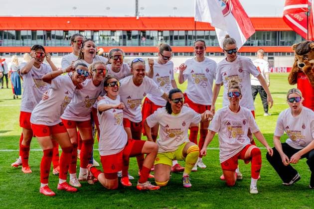 The Munich women celebrate the early win of the German championship of the Google Pixel Womens Bundesliga FC Bayern Muenchen Women vs SC Freiburg, Football, Google Pixel Womens Bundesliga, Matchday 20, Season 2024 2025, 27 04 2025 DFL DFB REGULATIONS PROHIBIT ANY USE OF PHOTOGRAPHS as IMAGE SEQUENCES and or QUASI VIDEO FC Bayern Muenchen Women vs SC Freiburg, Football, Google Pixel Womens Bundesliga, Matchday 20, Season 2024 2025, 27 04 2025 Muenchen Copyright: xEibner-Pressefoto HeikexFeinerx EP_HFR