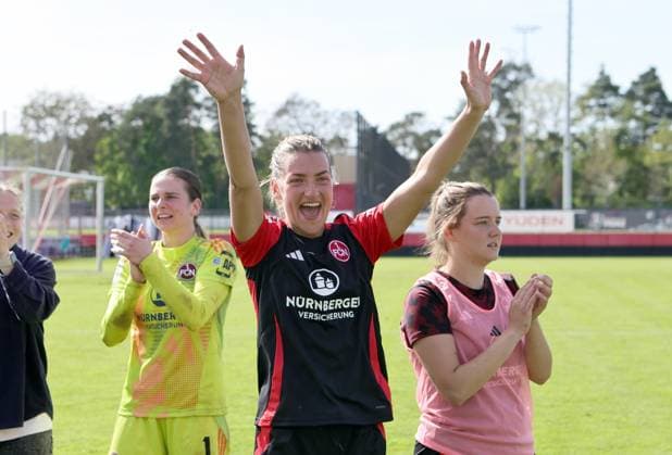 27 04 2025 Soccer Season 2024 2025 2 Women Soccer Bundesliga 23 Matchday 1 FC Nürnberg FCN Club Clubfrauen SV Meppen Sportfoto Zink DaMa xdaxmax Cheering joy after the end of the match Medina Desic 10, 1 FC Nürnberg FCN