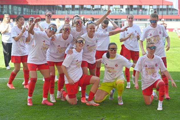 The women of FC Bayern are German champions ahead of schedule Team photo,Team,Mannschaft,Mannschaftsfoto Jubel,Freude,Begeisterung, Fußball Google Pixel Bundesliga der Frauen Saison 2024 2025, 20 Spieltag, Spieltag20 FC Bayern Muenchen SC Freiburg 3 1 am 27 04 2025, FC Bayern Campus