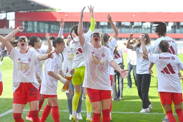 The women of FC Bayern are premature German champions Pernile HARDER FCB , team photo,team,Mannschaft,Mannschaftsfoto Jubel,Freude,Begeisterung, Fussball Google Pixel Bundesliga der Frauen Saison 2024 2025, 20 Spieltag, Spieltag20 FC Bayern Muenchen SC Freiburg 3 1 am 27 04 2025, FC Bayern Campus