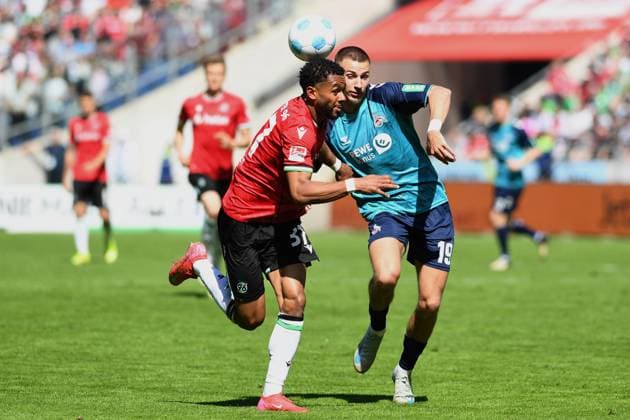 Brooklyn Ezeh Hannover 96 and Tim Lemperle 1 FC Koeln battle for the ball during the 2 Bundesliga match between Hannover 96 and 1 FC Koeln at Heinz von Heiden Arena on April 27, 2025 in Hannover, Germany, Germany Photo by Ralf Treese DeFodi Images Brooklyn Ezeh Hannover 96 and Tim Lemperle 1 FC Koeln battle for the ball during the 2 Bundesliga match between Hannover 96 and 1 FC Köln at Heinz von Heiden Arena on April 27, 2025 in Hanover, Germany Photo by Ralf Treese DeFodi Images DFB DFL REGULATIONS PROHIBIT ANY USE OF PHOTOGRAPHS AS IMAGE SEQUENCES AND OR QUASI VIDEO Photo by Ralf Treese DeFodi Images