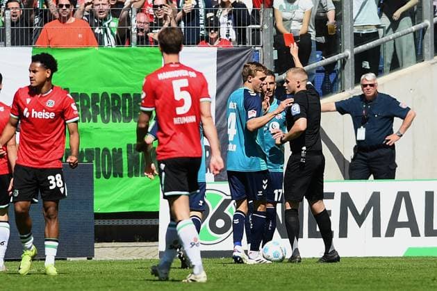 Referee Timo Gansloweit shows the yellow red card to Leart Paqarada Pacarada 1 FC Koeln during the 2 Bundesliga match between Hannover 96 and 1 FC Köln at Heinz von Heiden Arena on April 27, 2025 in Hannover, Germany, Germany Photo by Ralf Treese DeFodi Images Referee Timo Gansloweit shows the yellow red card to Leart Paqarada Pacarada 1 FC Koeln during the 2 Bundesliga match between Hannover 96 and 1 FC Köln at Heinz von Heiden Arena on April 27, 2025 in Hanover, Germany Photo by Ralf Treese DeFodi Images DFB DFL REGULATIONS PROHIBIT ANY USE OF PHOTOGRAPHS AS IMAGE SEQUENCES AND OR QUASI VIDEO Photo by Ralf Treese DeFodi Images
