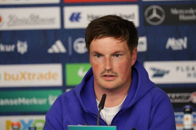 GER, xFSx ,Hamburg, HSV , 2 Bundesliga , Football, DFL, Hamburger SV vs Karlsruher SC , im Hamburger Volksparkstadion , 27 04 2025 , v l PK, Pressekonferenz, Presse, Press, press conference, news conference Trainer Merlin Polzin Hamburger SV DFL regulations prohibit any use of photographs as image sequences and or quasi video Copyright: HMBxMedia FernandoxSoares