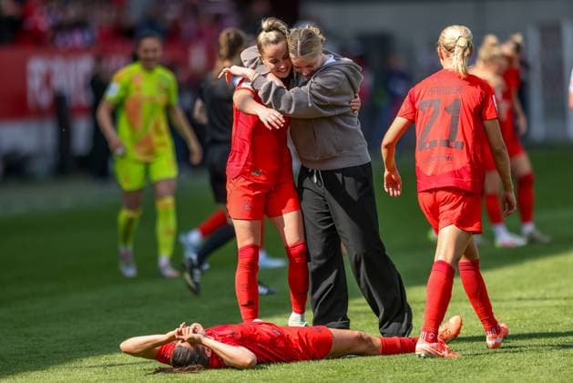 GER, Munich, FC Bayern Munich vs SC Freiburg, Google Pixel Womens Bundesliga, Football, DFB, Season 2024 2025, FC Bayern Campus, 20 Matchday, in the picture players of FC Bayern Munich celebrate the German Championship DFB DFL REGULATIONS PROHIBIT ANY USE OF PHOTOGRAPHS AS IMAGE SEQUENCES AND OR QUASI VIDEO, 27 04 2025, Copyright: HMBxMedia HendrikxHamelau
