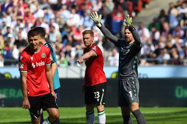 Goalkeeper Ron Robert Zieler Hannover 96 gestures during the 2 Bundesliga match between Hannover 96 and 1 FC Köln at Heinz von Heiden Arena on April 27, 2025 in Hanover, Germany, Germany Photo by Ralf Treese DeFodi Images Goalkeeper Ron Robert Zieler Hannover 96 gestures during the 2 Bundesliga match between Hannover 96 and 1 FC Köln at Heinz von Heiden Arena on April 27, 2025 in Hanover, Germany Photo by Ralf Treese DeFodi Images DFB DFL REGULATIONS PROHIBIT ANY USE OF PHOTOGRAPHS AS IMAGE SEQUENCES AND OR QUASI VIDEO Photo by Ralf Treese DeFodi Images