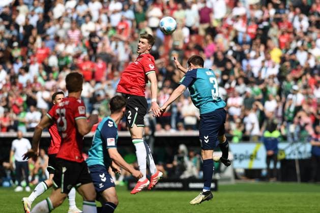 Josh Knight Hannover 96 and Dominique Heintz 1 FC Koeln battle for the ball during the 2 Bundesliga match between Hannover 96 and 1 FC Koeln at Heinz von Heiden Arena on April 27, 2025 in Hannover, Germany, Germany Photo by Ralf Treese DeFodi Images Josh Knight Hannover 96 and Dominique Heintz 1 FC Koeln battle for the ball during the 2 Bundesliga match between Hannover 96 and 1 FC Köln at Heinz von Heiden Arena on April 27, 2025 in Hanover, Germany Photo by Ralf Treese DeFodi Images DFB DFL REGULATIONS PROHIBIT ANY USE OF PHOTOGRAPHS AS IMAGE SEQUENCES AND OR QUASI VIDEO Photo by Ralf Treese DeFodi Images