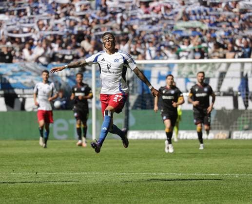 Davie Selke HSV Football, Men, Season 2024 2025, 2 BL, Volksparkstadion, Hamburger SV vs Karlsruher SC, 1 2 DFL REGULATIONS PROHIBIT ANY USE OF PHOTOGRAPHS AS IMAGE SEQUENCES AND OR QUASI VIDEO