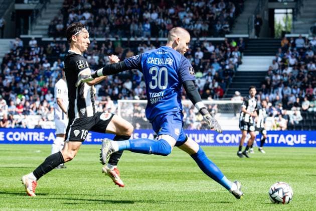 FOOTBALL : SCO Angers vs Lille OSC - Ligue 1 - JournÃ e 31 - 27 04 2025 Esteban Lepaul (ANGERS SCO) Lucas Chevalier (Lille OSC) AngersFrance  Copyright: xBaptistexAutissierx