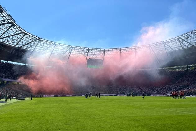 Fans 1 FC Koeln supporters use pyrotechnics during the 2 Bundesliga match between Hannover 96 and 1 FC Köln at Heinz von Heiden Arena on April 27, 2025 in Hanover, Germany Photo by Ralf Treese DeFodi Images Fans 1 FC Koeln supporters use pyrotechnics during the 2 Bundesliga match between Hannover 96 and 1 FC Köln at Heinz von Heiden Arena on April 27, 2025 in Hanover, Germany Photo by Ralf Treese DeFodi Images DFB DFL REGULATIONS PROHIBIT ANY USE OF PHOTOGRAPHS AS IMAGE SEQUENCES AND OR QUASI VIDEO Photo by Ralf Treese DeFodi Images
