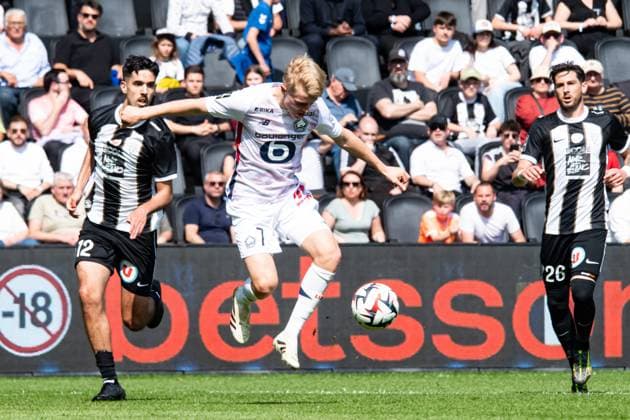 FOOTBALL : SCO Angers vs Lille OSC - Ligue 1 - JournÃ e 31 - 27 04 2025 Hakon Arnar Haraldsson (Lille OSC) ZinÃ dine Ould Khaled (ANGERS SCO) AngersFrance  Copyright: xBaptistexAutissierx