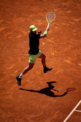 Mutua Madrid Open 2025 Alejandro Davidovich Fokina of Spain plays a forehand against Alexander Zverev of Germany in the Men s Singles Third Round match of the Mutua Madrid Open 2025 tournament celebrated at La Caja Magica on April 27, 2025 in Madrid, Spain. Madrid La Caja Magica Madrid Spain Copyright: xAlbertoxGardinx AGardin_20250427_Mutua_Madrid_Open_0298